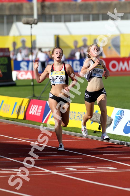 Melissa Courtney and Chloe Richardson, Women's 3000 metres Under-20s, 2011 Aviva London Grand Prix